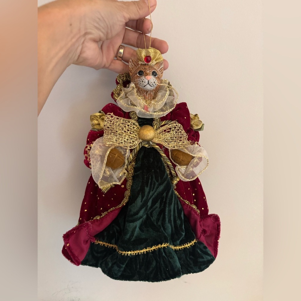 Magestic Victorian Royal King Tom Tabby Christmas tree ornament.